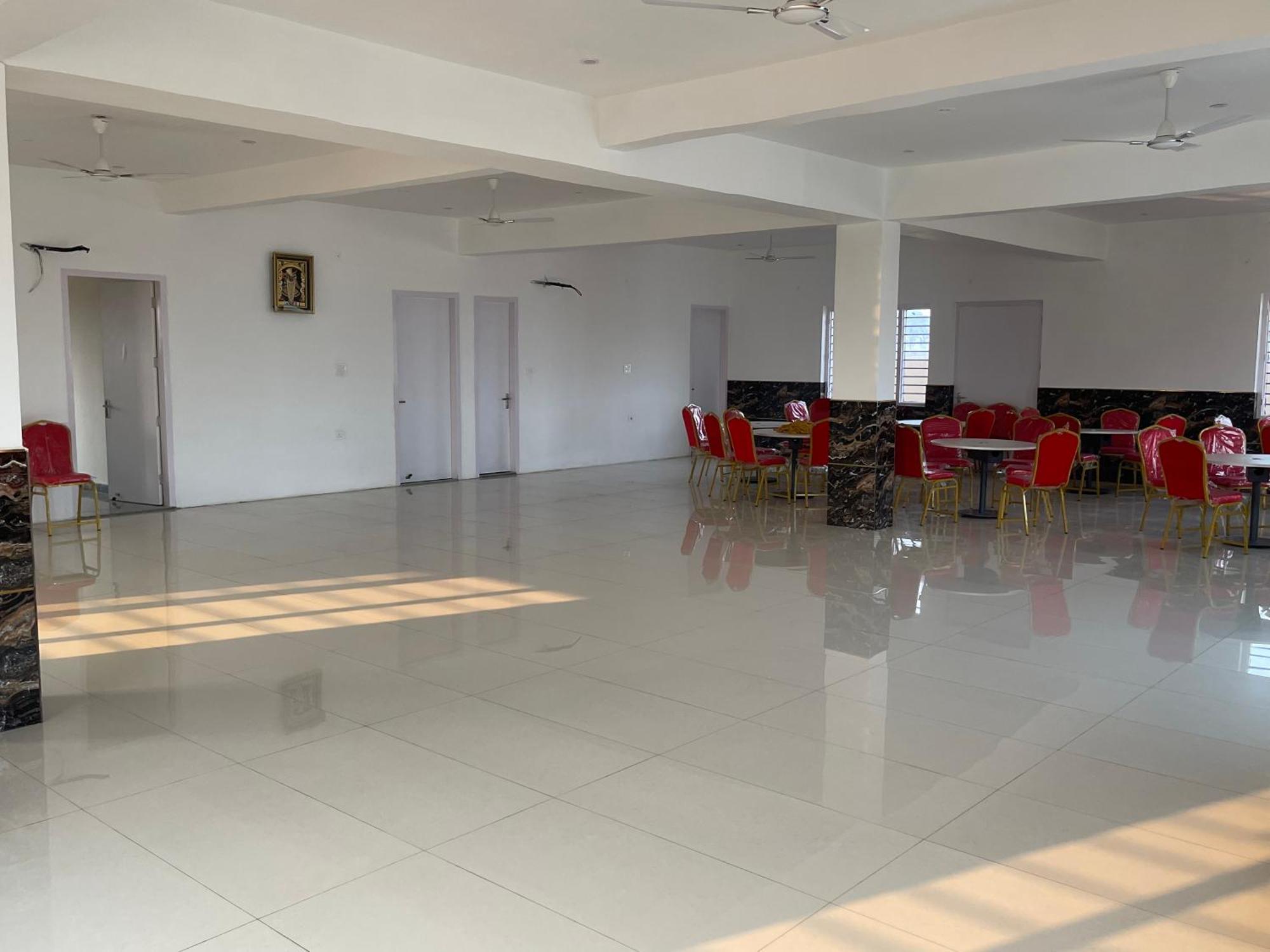 Отель Shrinath Residency Большая Нойда Экстерьер фото